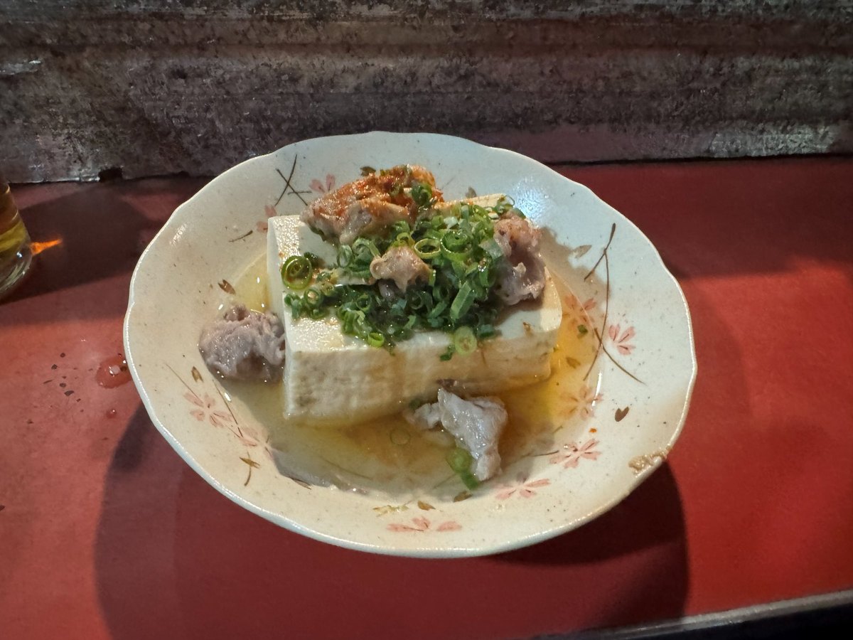 豆腐に牛すじと小ねぎを載せたおでんスペシャル
